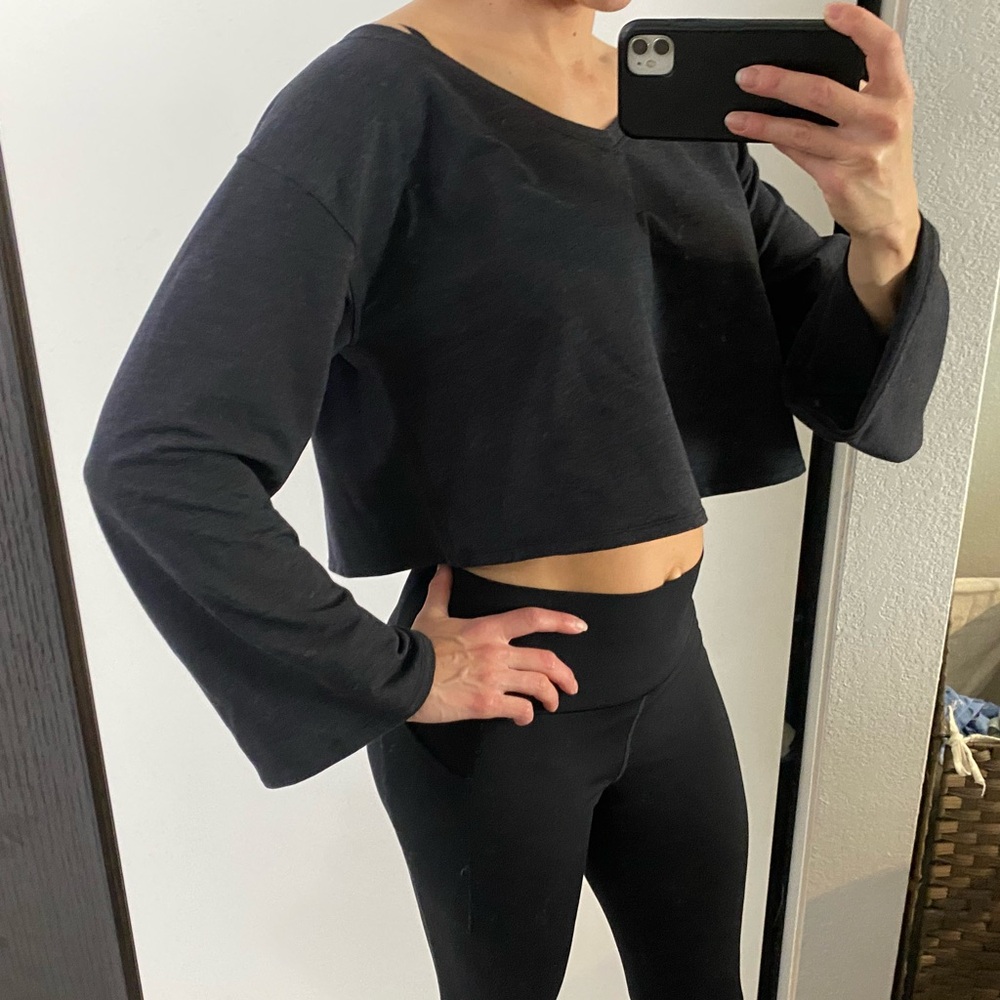 lululemon athletica charcoal Long Sleeve Crop Top